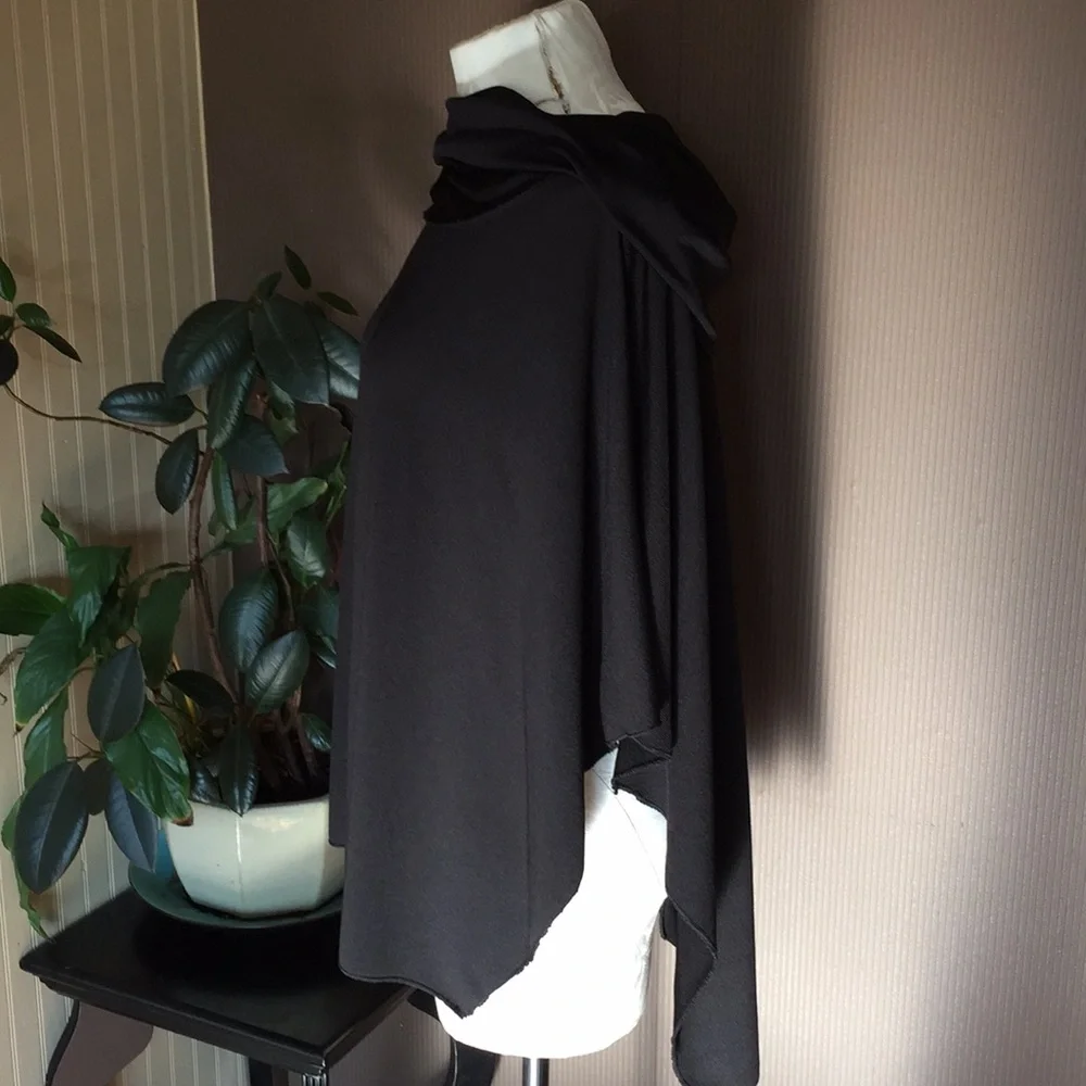 Black poncho shale‎ cowl neck os